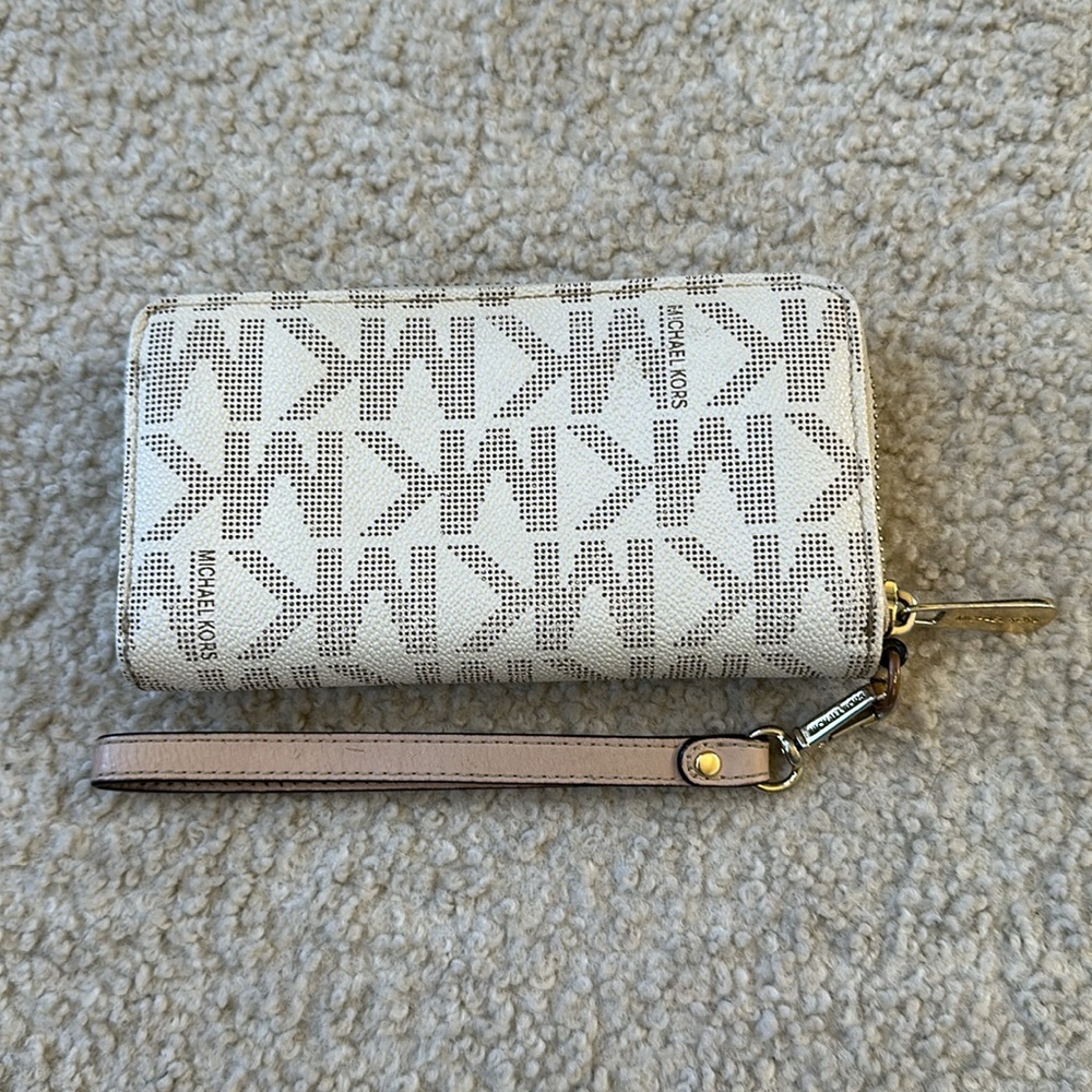 MK Signature Logo Long Wallet / Wristlet - Picture 3 of 17